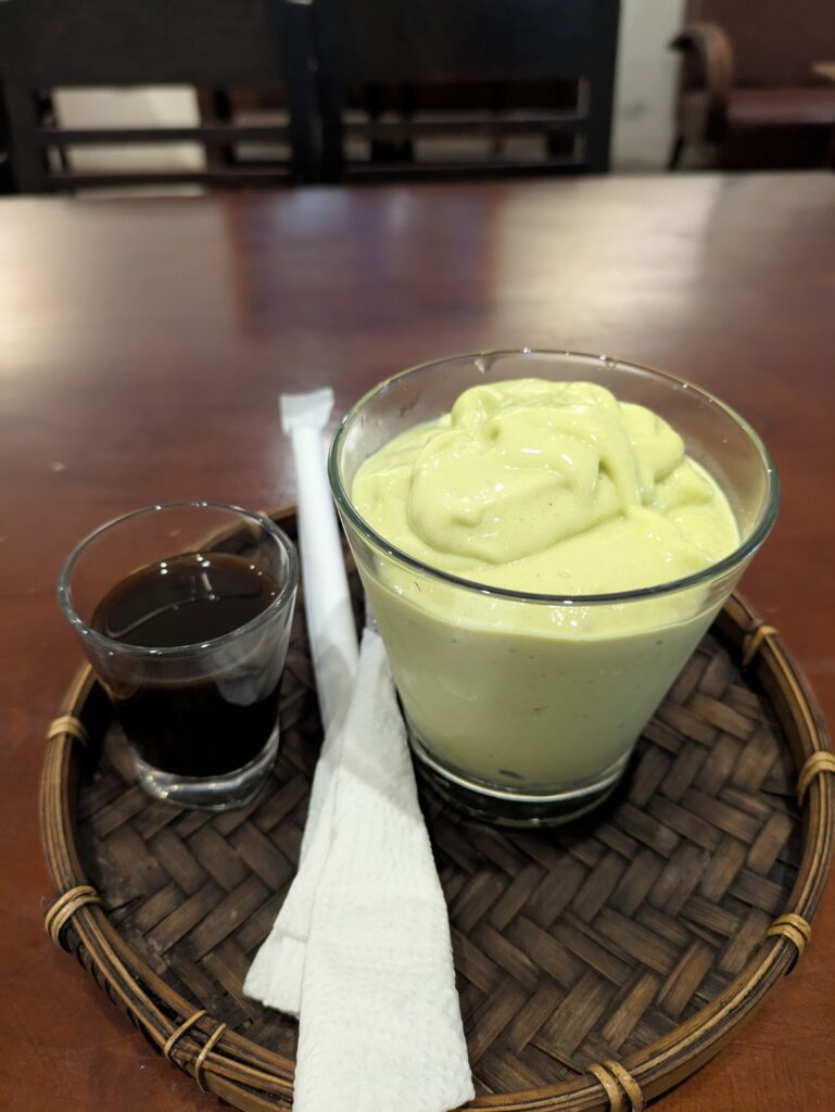 H Coffeeのアボカドコーヒー