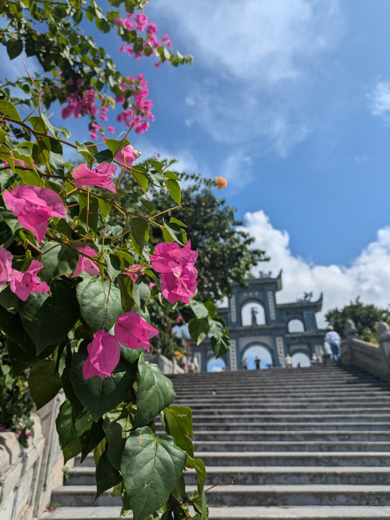 リンウン寺と素敵な花
